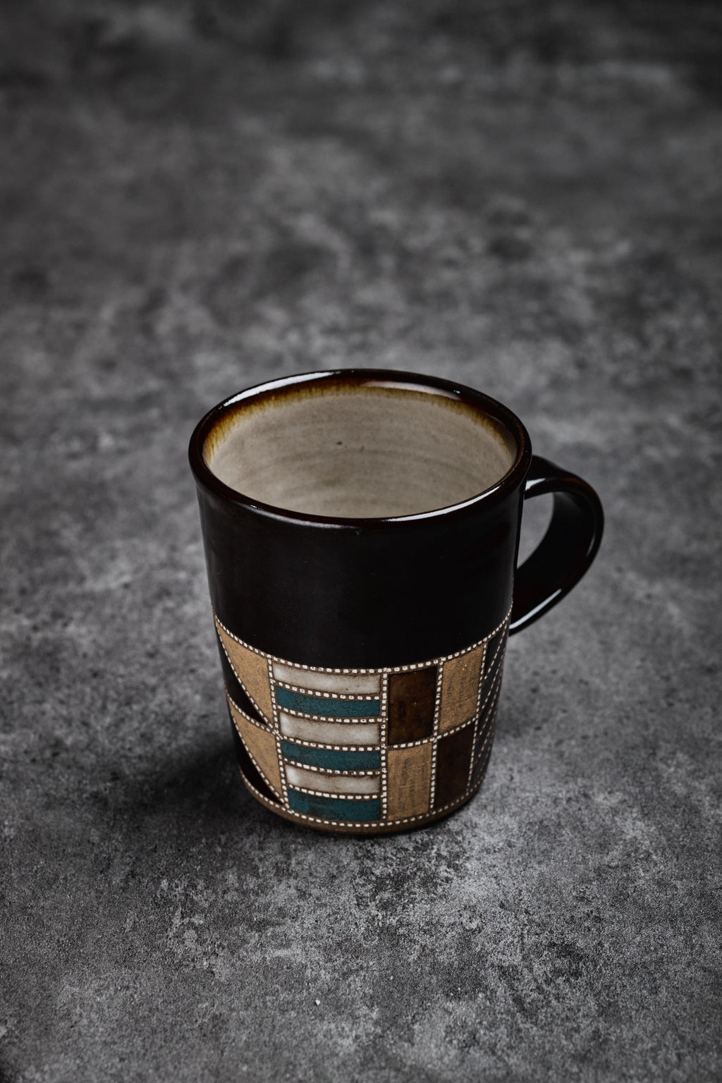 Mukoyama Fumiiya | Mug Black with Stripe Pattern