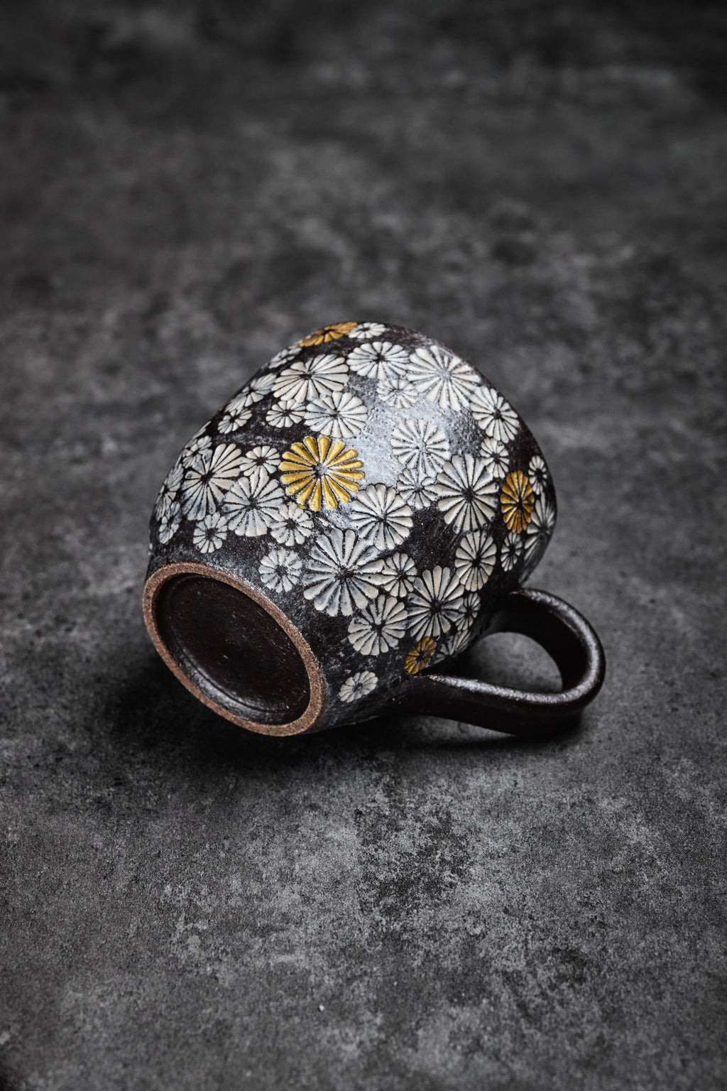 Watajima Yasuhiro | Mug with Color Chrysanthemum Pattern