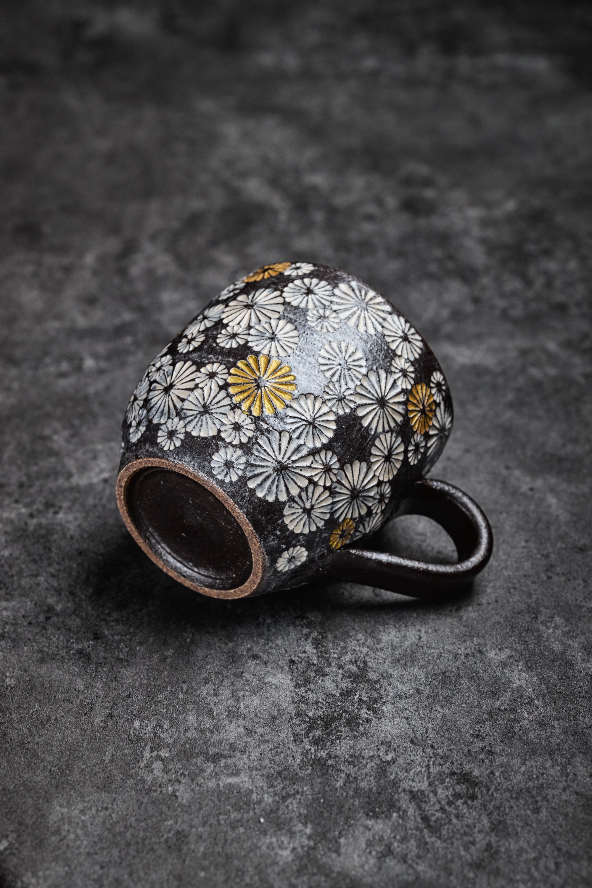 Watajima Yasuhiro | Mug with Color Chrysanthemum Pattern