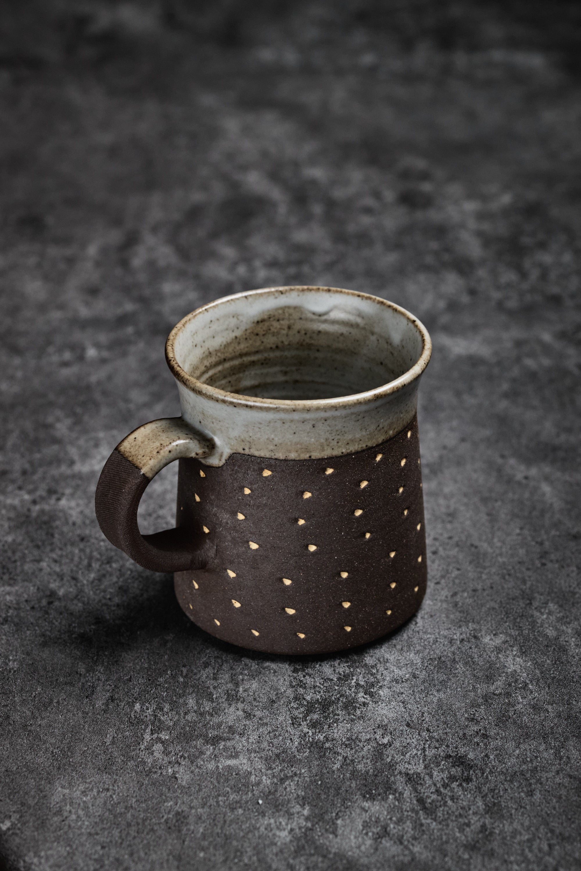Water Mug with Handle and Dotted Pattern
