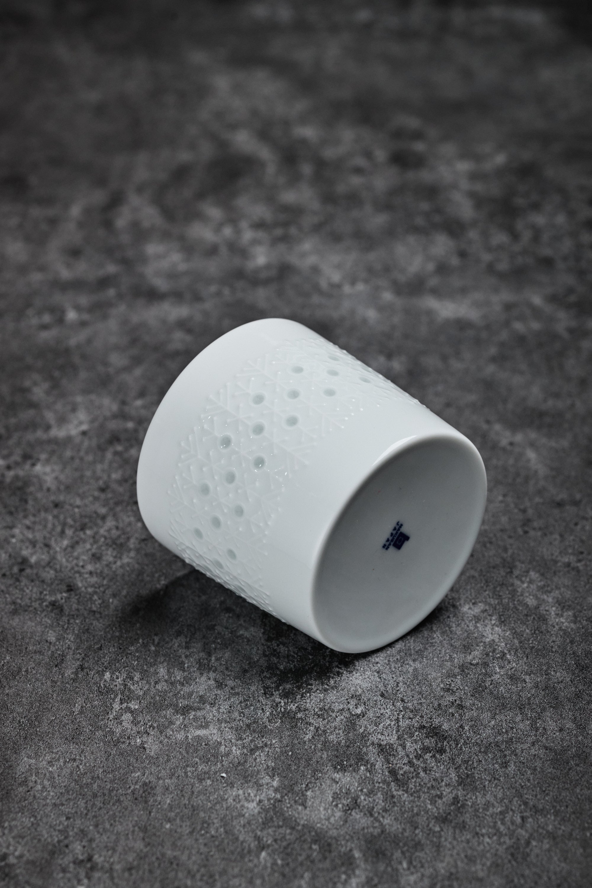 Porcelain Mugs with Snow Flakes Pattern & Transparent Glaze