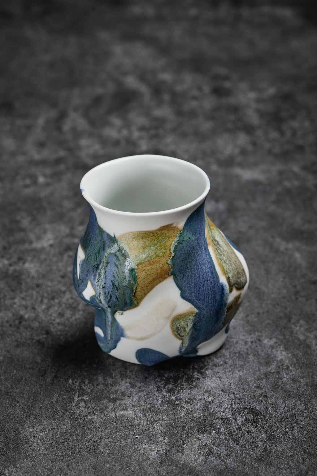 Slip Casting Porcelain Vase with Color Strokes