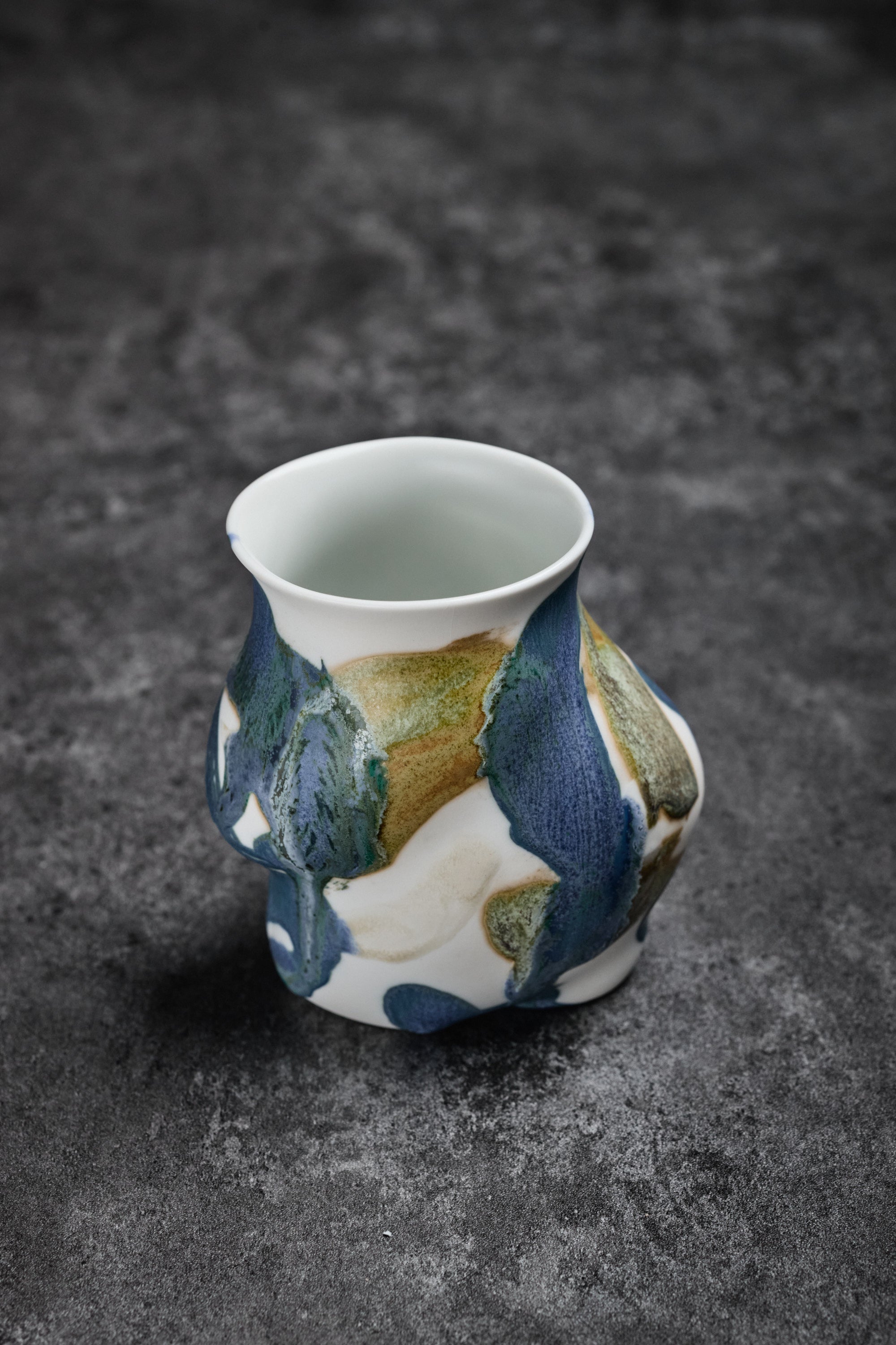 Slip Casting Porcelain Vase with Color Strokes