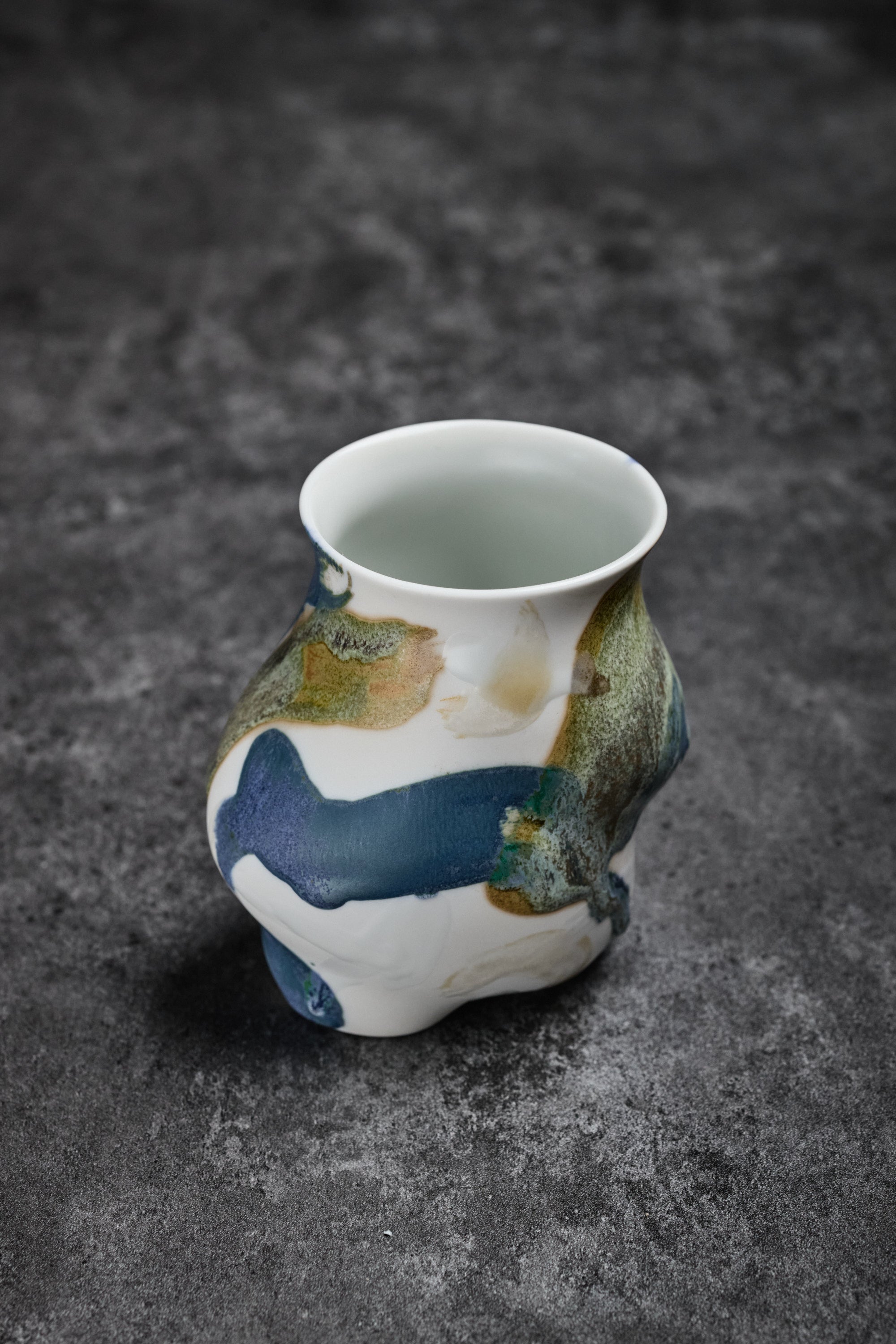 Slip Casting Porcelain Vase with Color Strokes