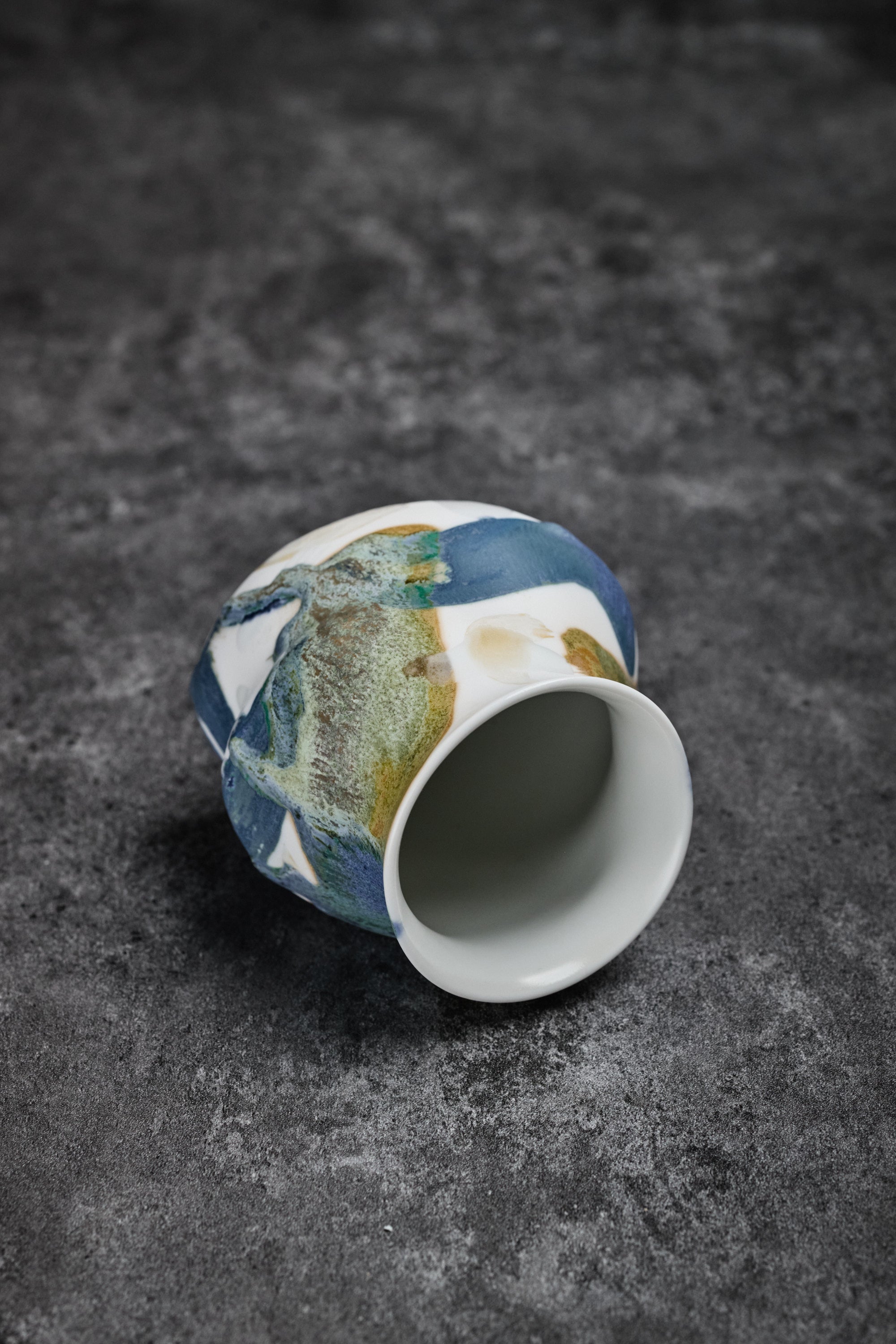 Slip Casting Porcelain Vase with Color Strokes