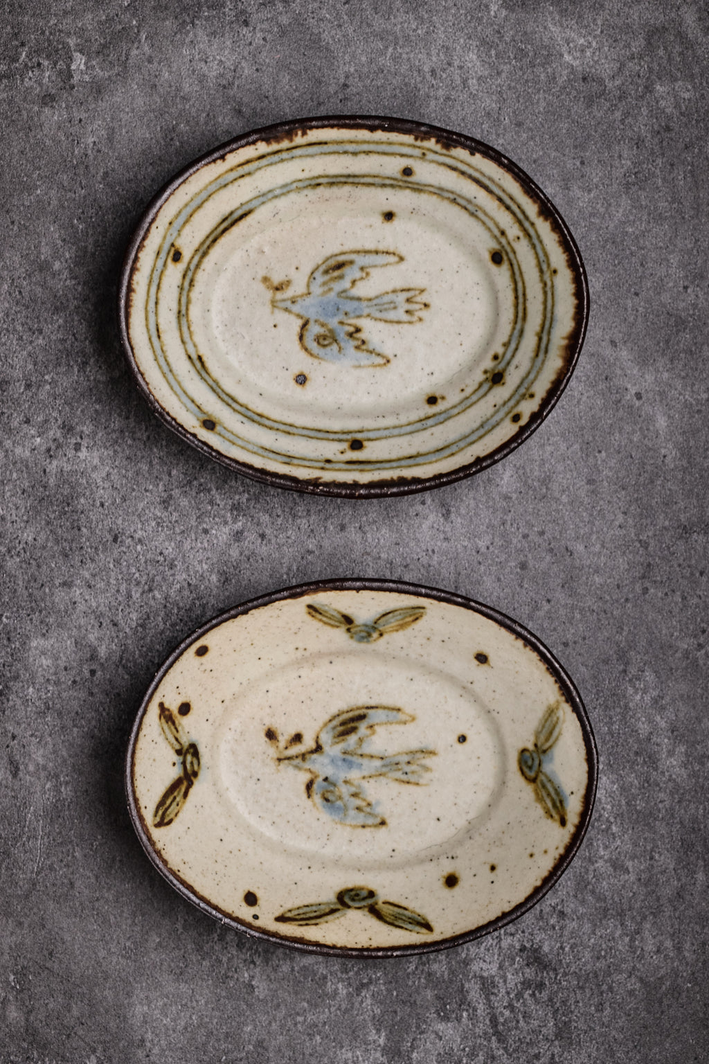 Takahiro Manome | Signature Plates with Hand Drawing Pigeon Pattern