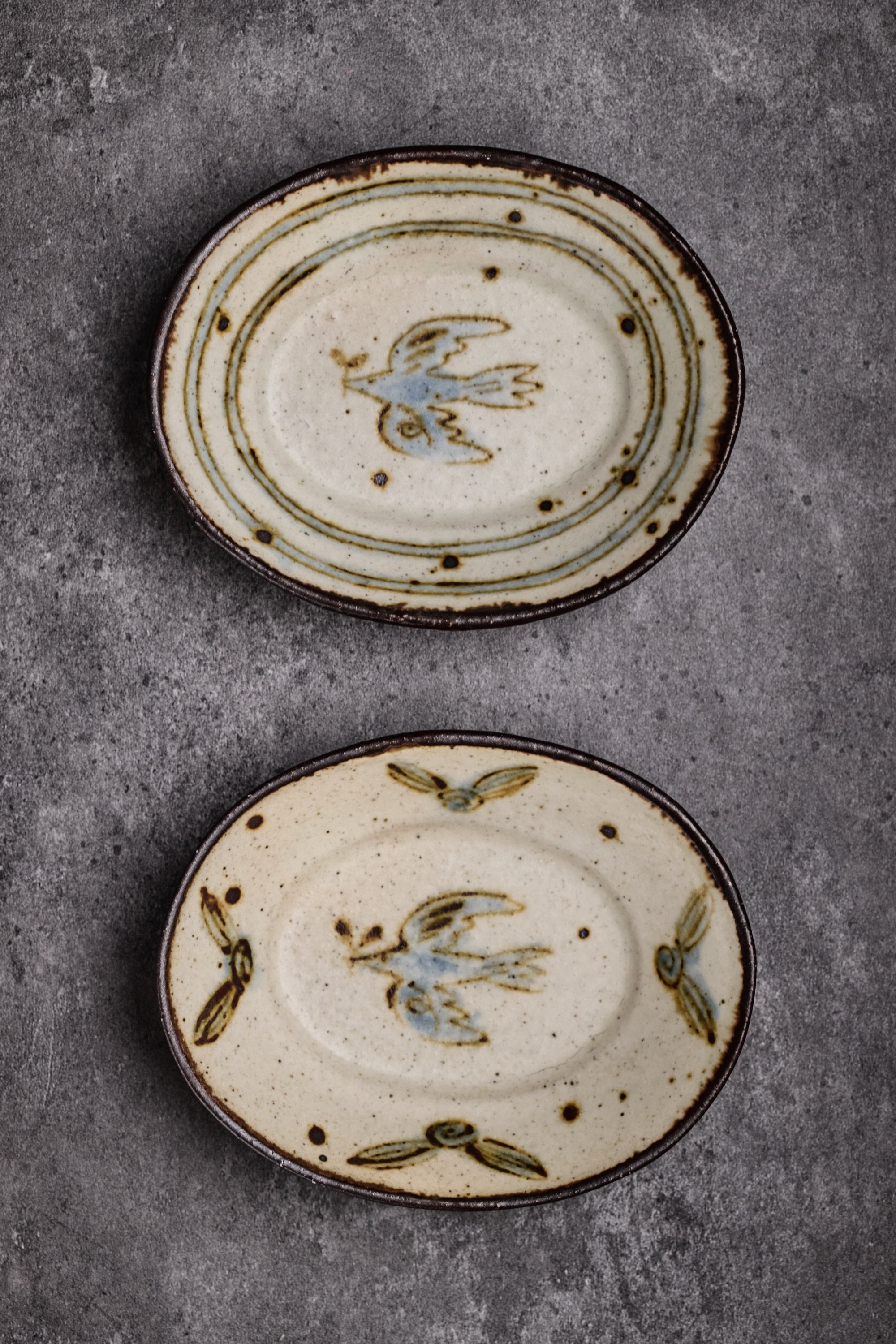 Takahiro Manome | Signature Plates with Hand Drawing Pigeon Pattern