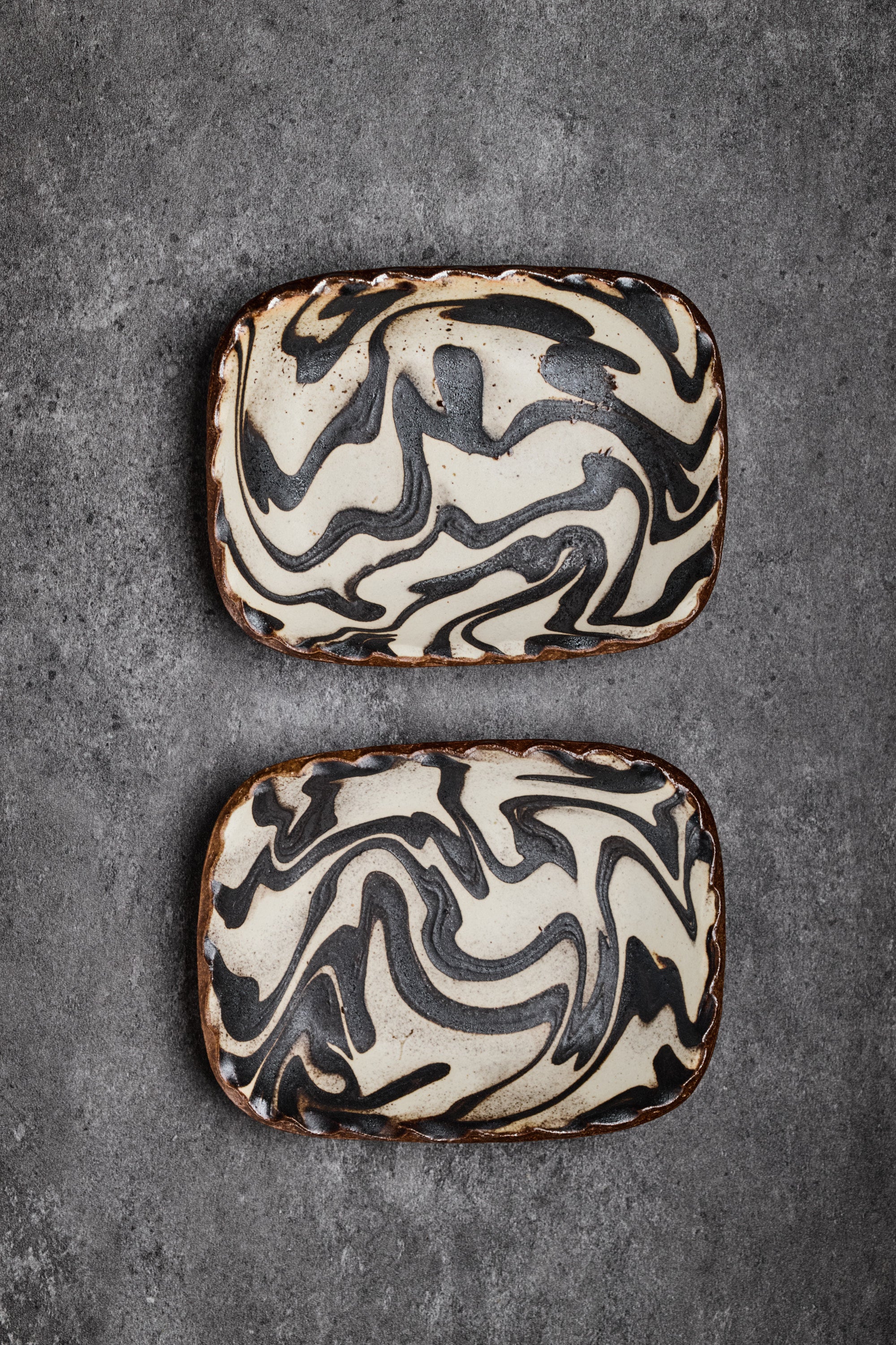 Small Plates with Marbled Pattern