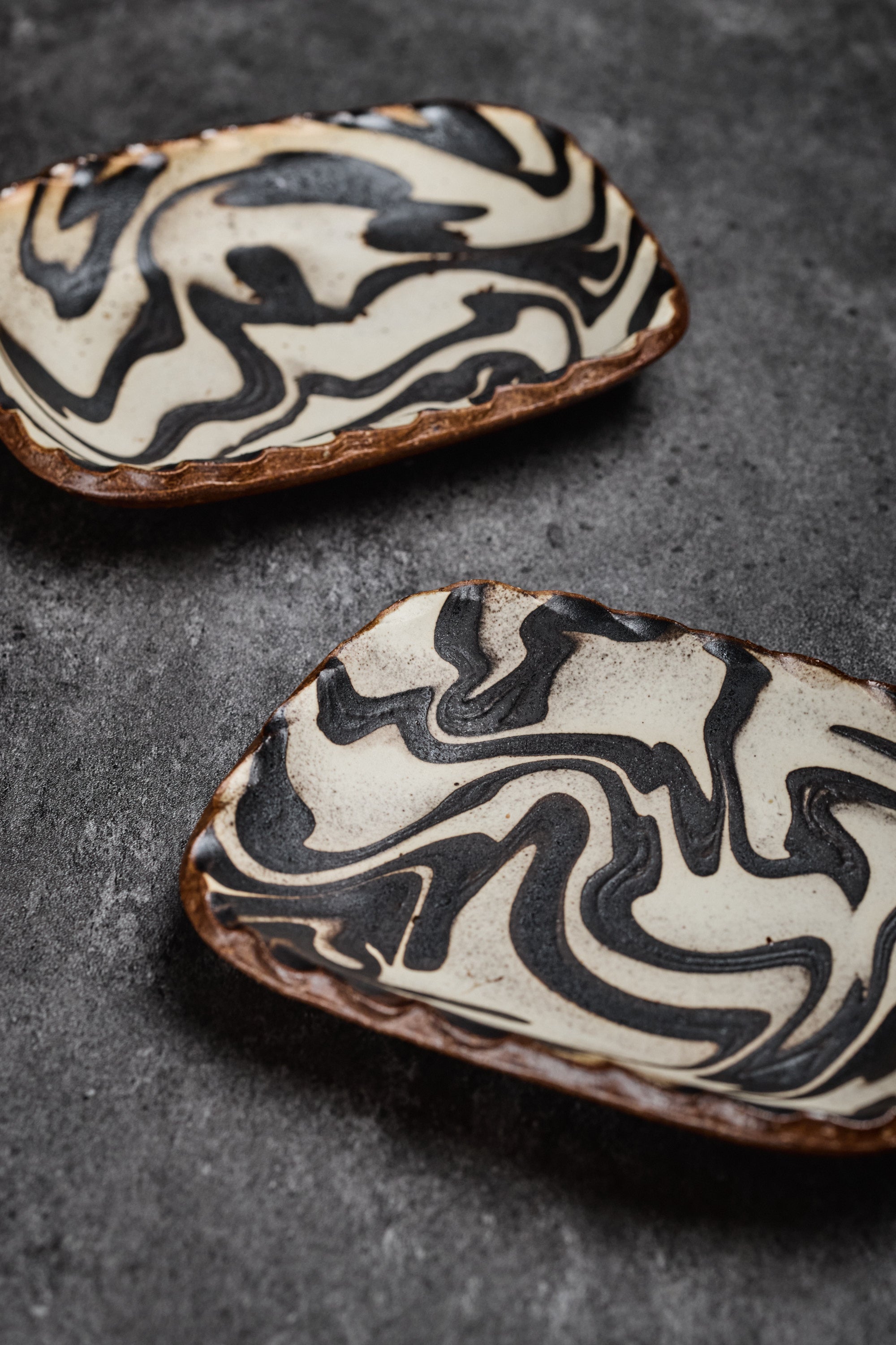 Small Plates with Marbled Pattern