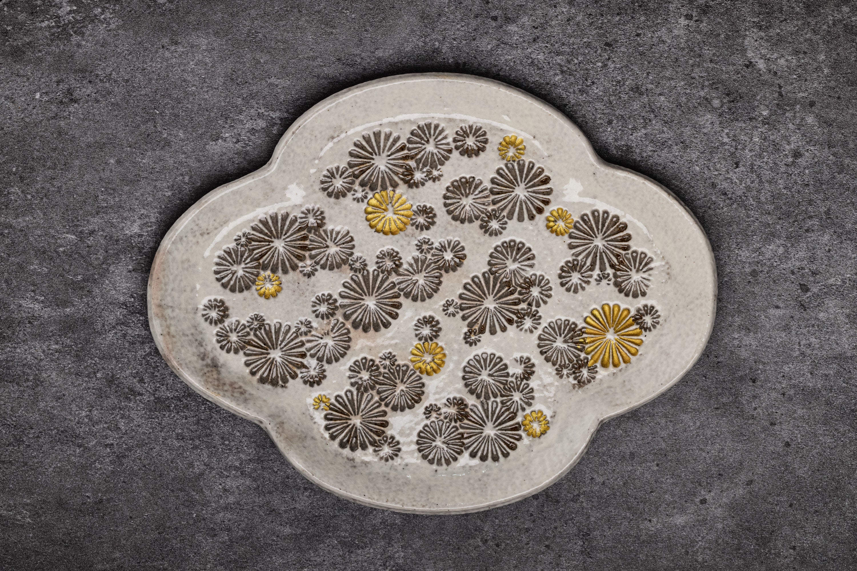 Watajima Yasuhiro | Big Plate with Signature Flower Pattern