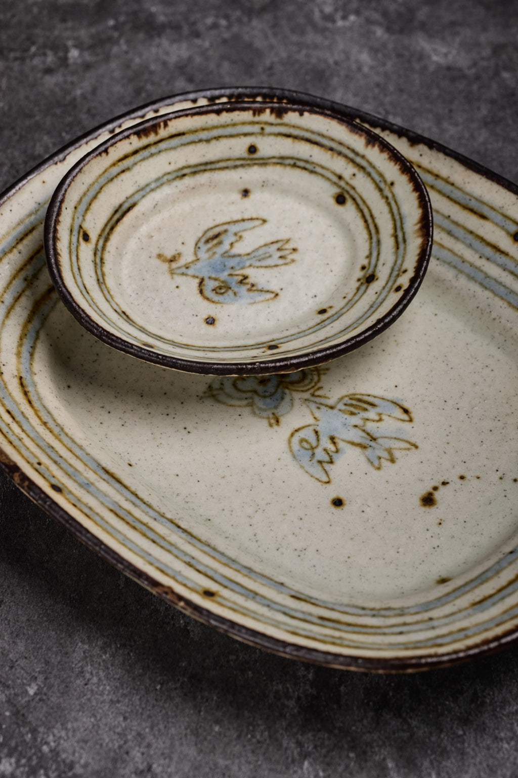 Takahiro Manome | Large Plate with Pigeon Hand Drawing